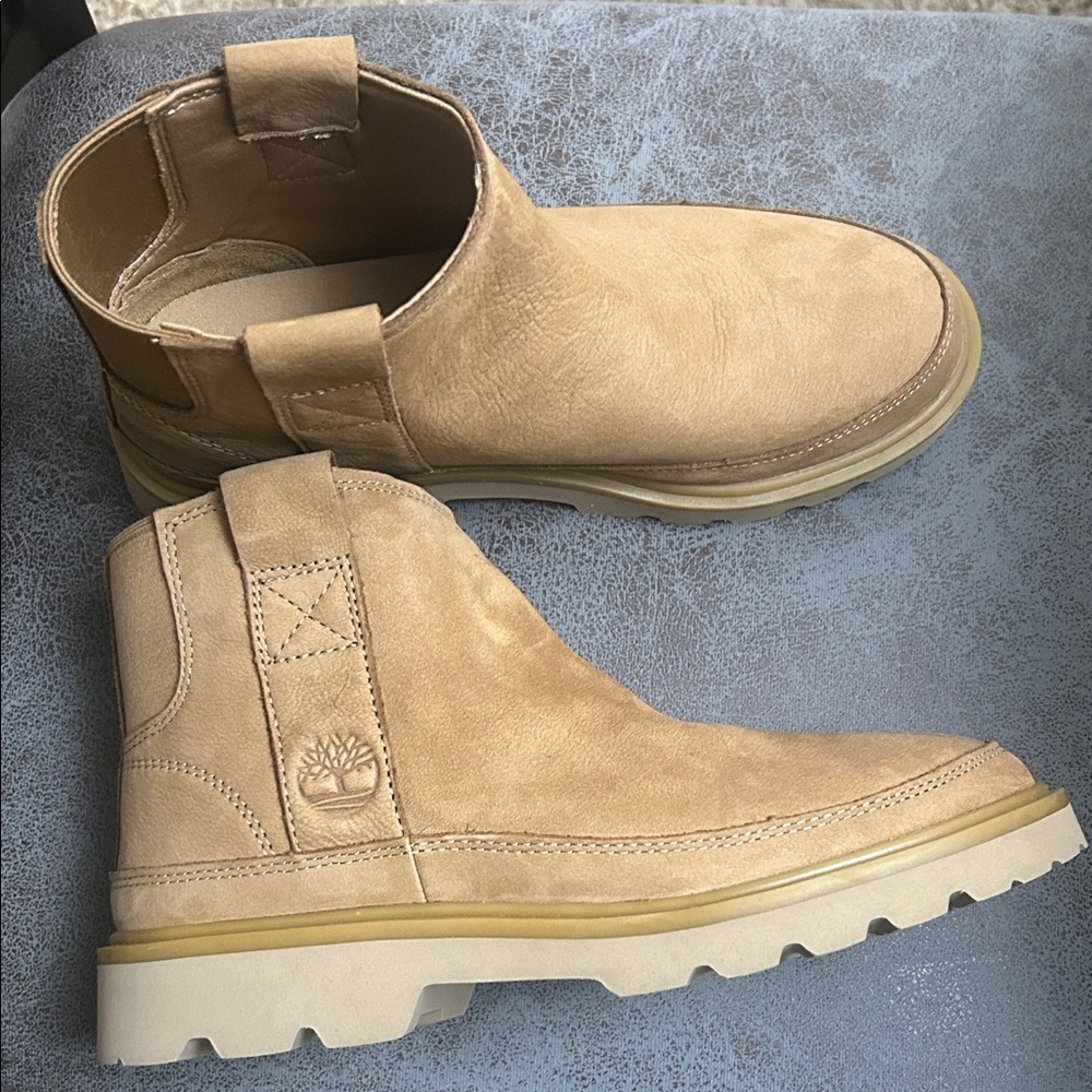 Timberland Women’s  Tan Suede Chukka Boots